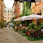 The Center Apartment